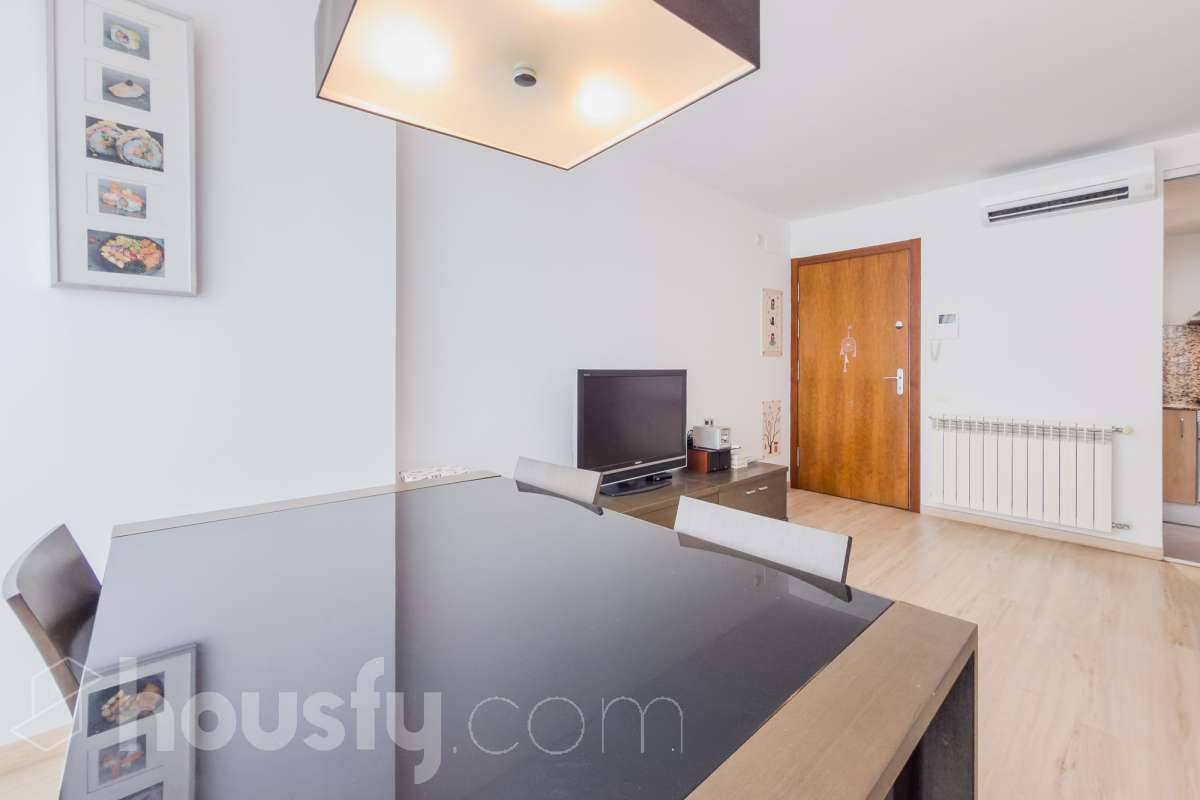 Housfy vende 🏡 luminoso piso ubicado en Badalona, el cuál consta de 66m2 útiles (verificados con la Dirección General de Catastro). Construi-9