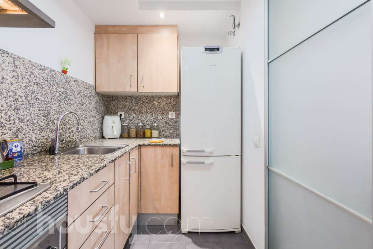 Housfy vende 🏡 luminoso piso ubicado en Badalona, el cuál consta de 66m2 útiles (verificados con la Dirección General de Catastro). Construi-15