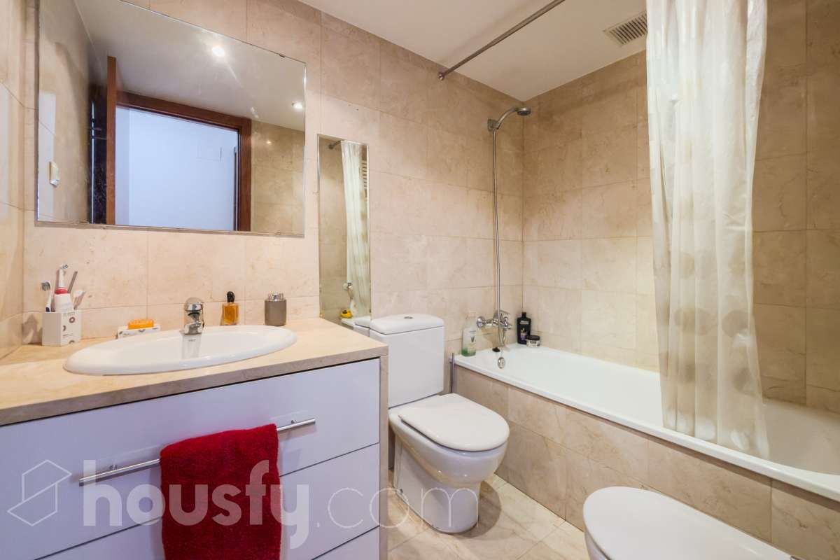 Housfy vende 🏡 luminoso piso ubicado en Badalona, el cuál consta de 66m2 útiles (verificados con la Dirección General de Catastro). Construi-27