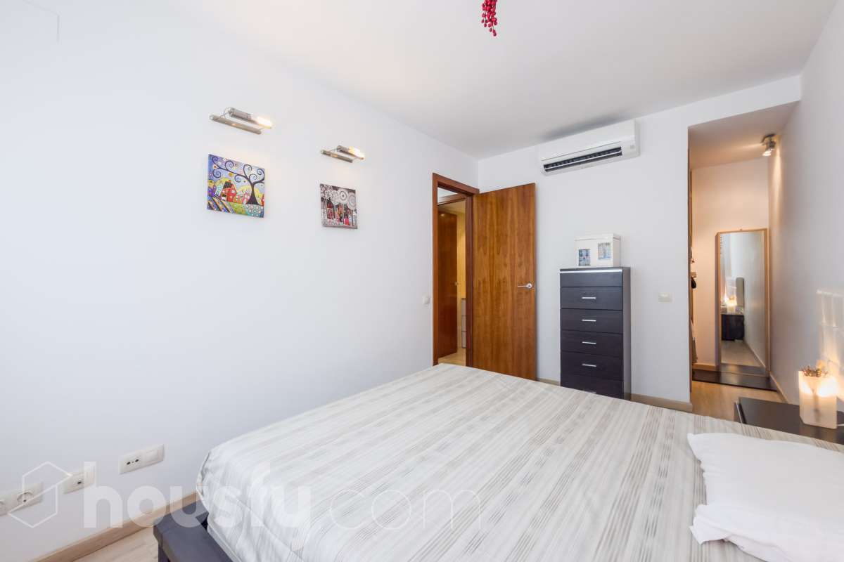 Housfy vende 🏡 luminoso piso ubicado en Badalona, el cuál consta de 66m2 útiles (verificados con la Dirección General de Catastro). Construi-24
