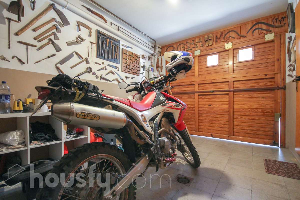 Exclusiva casa con jardín privado, 4 dormitorios, garaje y vistas en Sant Cugat-18
