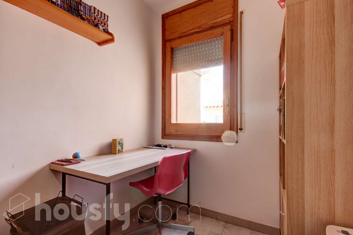 Exclusiva casa con jardín privado, 4 dormitorios, garaje y vistas en Sant Cugat-15