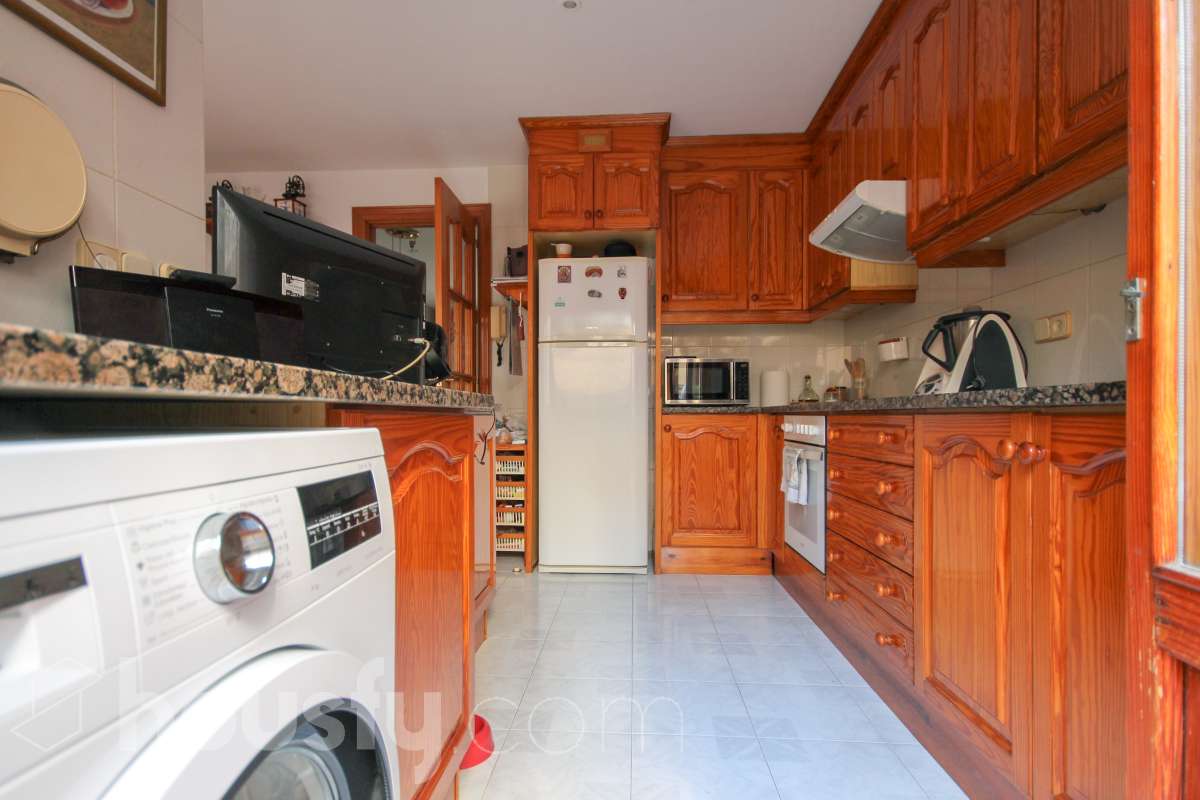 Exclusiva casa con jardín privado, 4 dormitorios, garaje y vistas en Sant Cugat-9