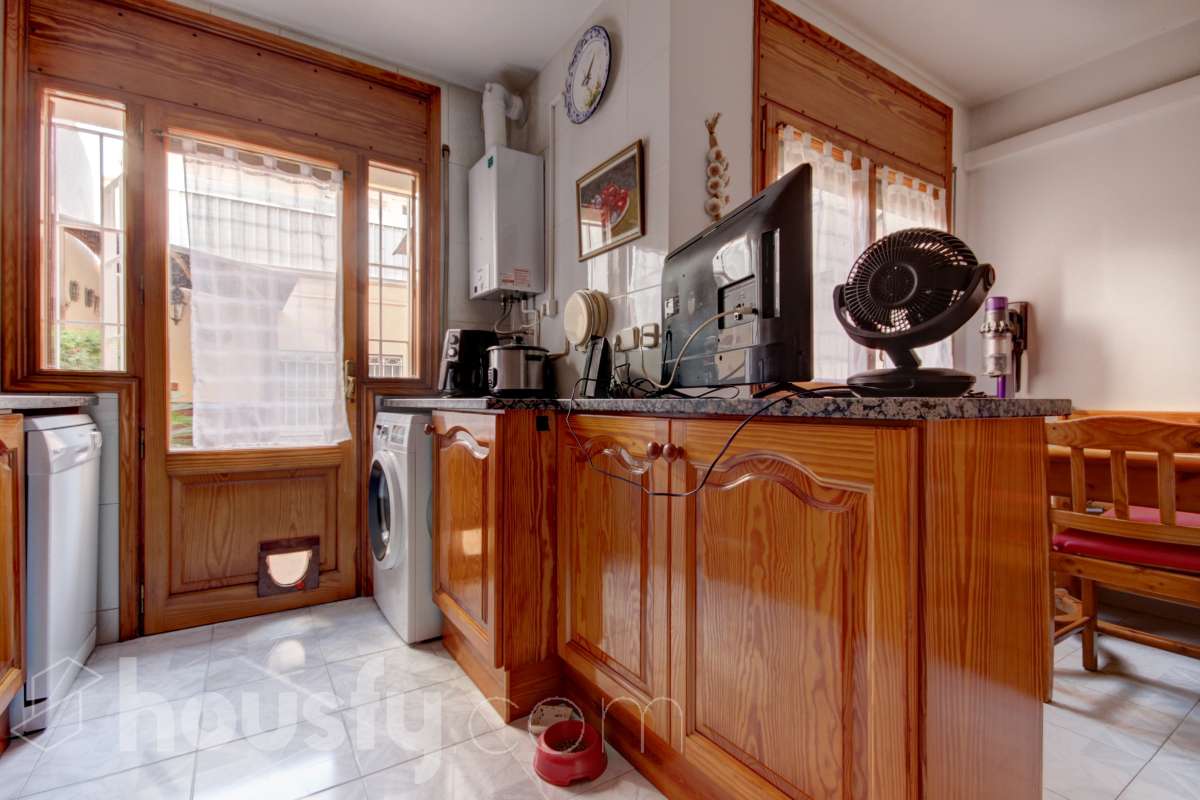 Exclusiva casa con jardín privado, 4 dormitorios, garaje y vistas en Sant Cugat-7