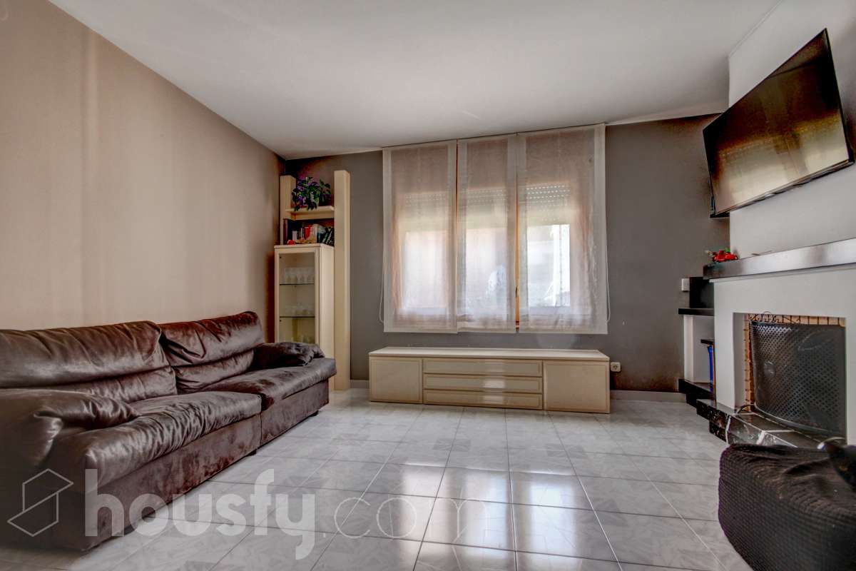 Exclusiva casa con jardín privado, 4 dormitorios, garaje y vistas en Sant Cugat-5