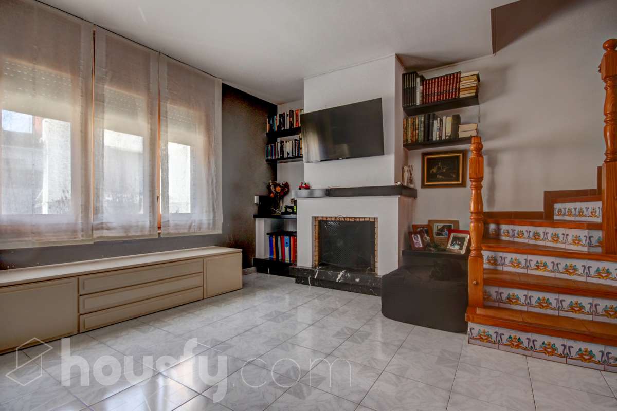 Exclusiva casa con jardín privado, 4 dormitorios, garaje y vistas en Sant Cugat-4
