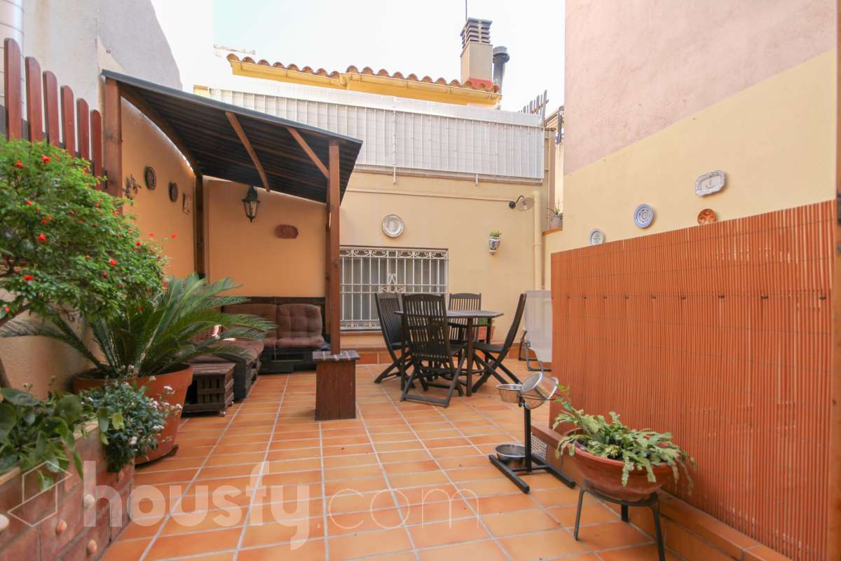 Exclusiva casa con jardín privado, 4 dormitorios, garaje y vistas en Sant Cugat-10