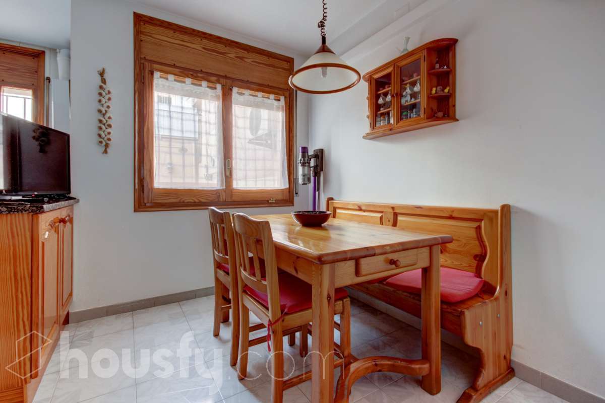 Exclusiva casa con jardín privado, 4 dormitorios, garaje y vistas en Sant Cugat-8