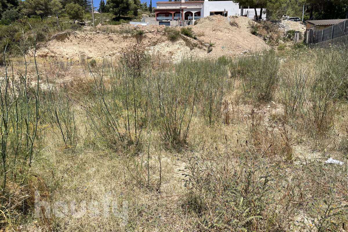 Terreno urbano de 585 m2 en Canyelles-8