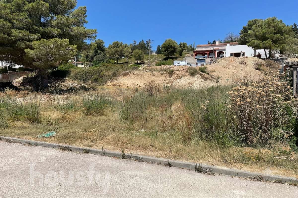 Terreno urbano de 585 m2 en Canyelles