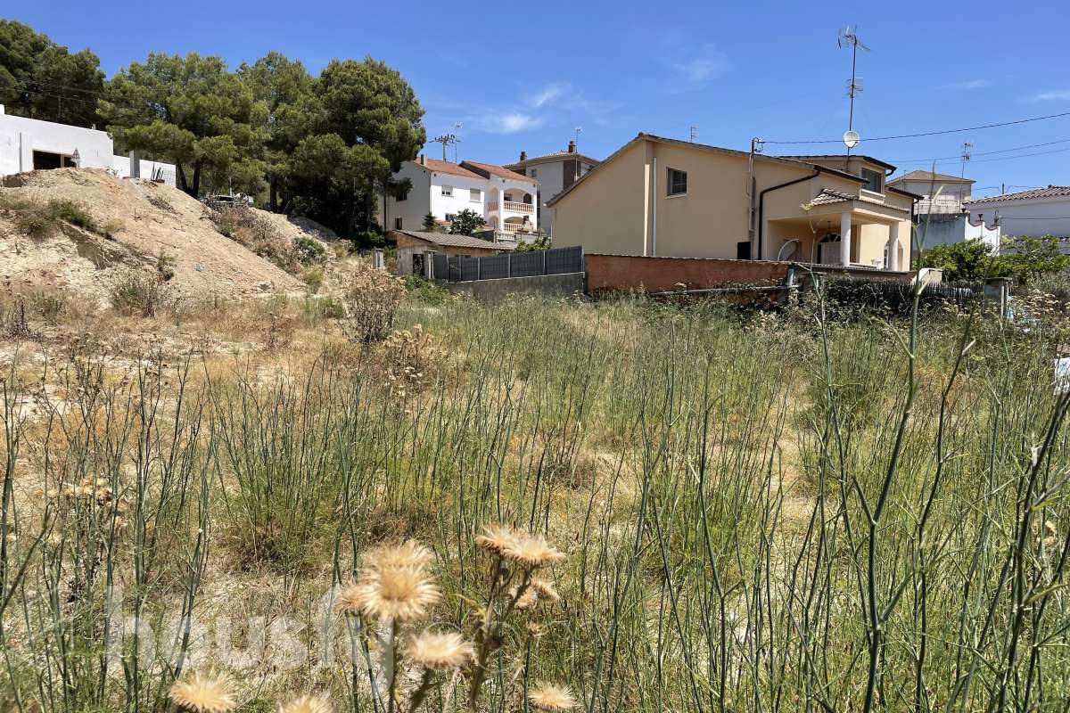Terreno urbano de 585 m2 en Canyelles-16