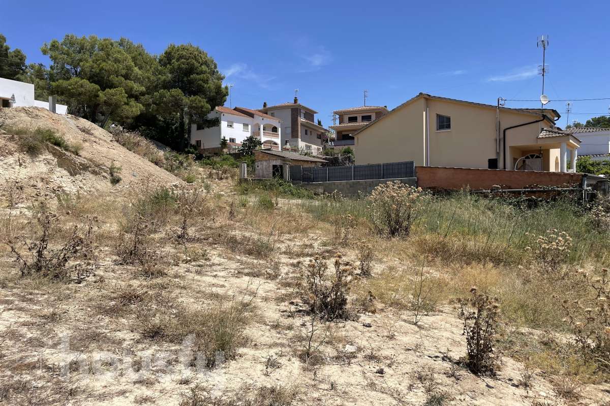 Terreno urbano de 585 m2 en Canyelles-13