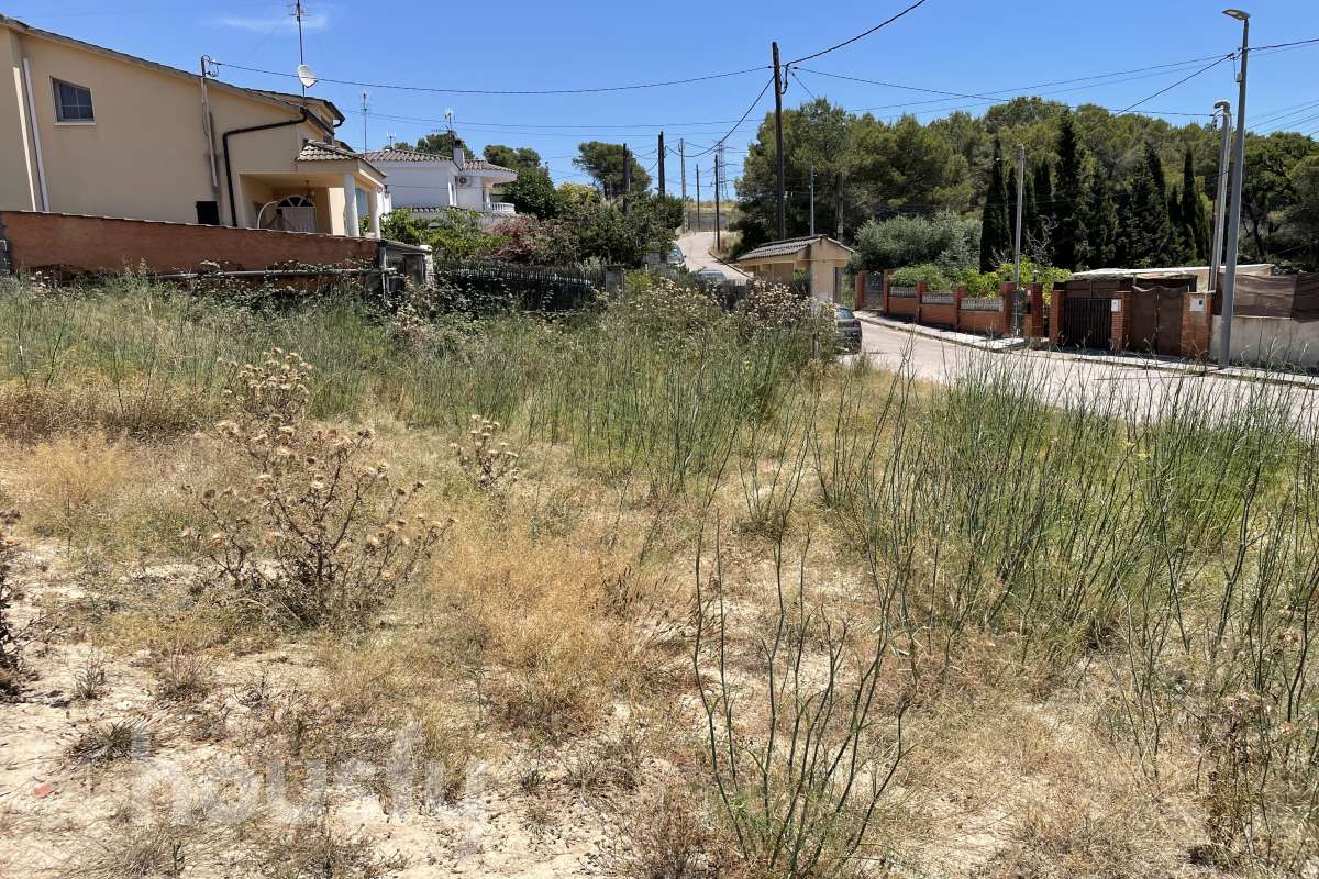 Terreno urbano de 585 m2 en Canyelles-15