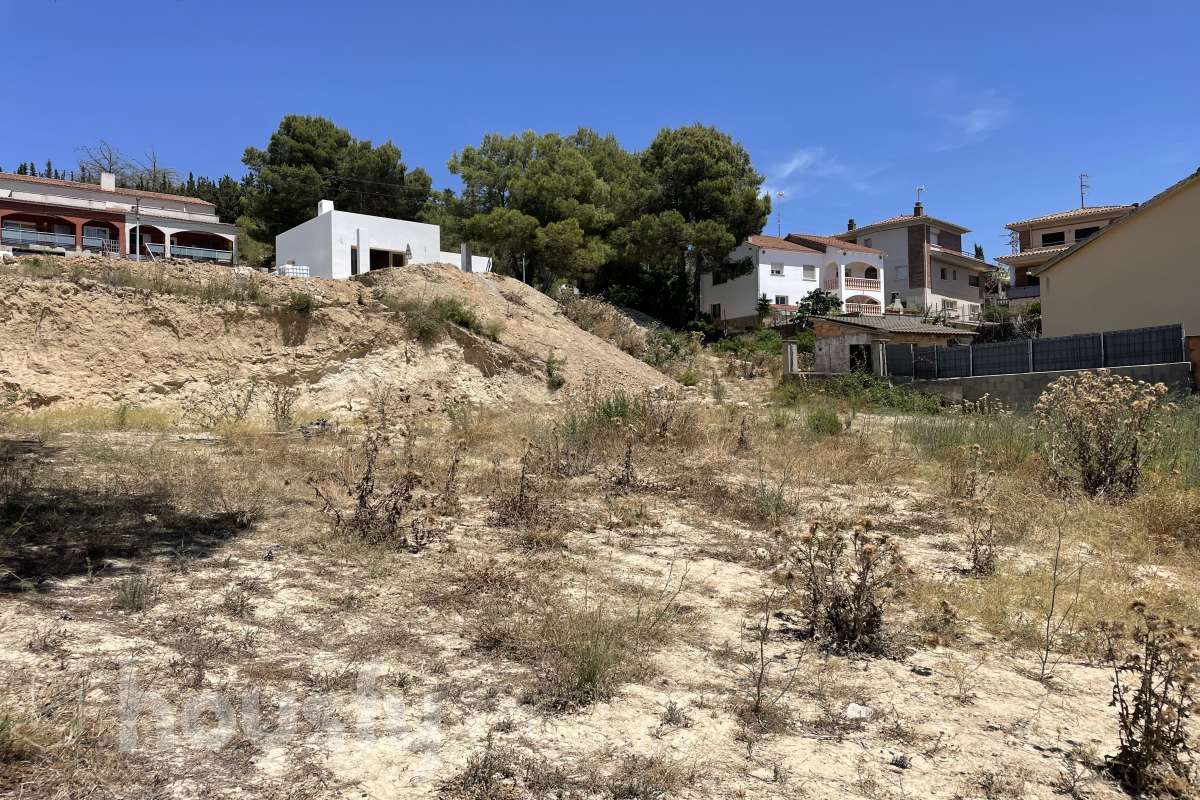 Terreno urbano de 585 m2 en Canyelles-10