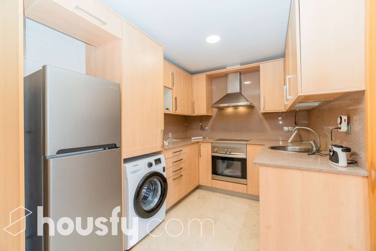 Housfy vende 🏡 luminoso piso ubicado en Montgat, el cuál consta de 51m2 útiles y 25m2 de terraza de uso privativo (verificados con la Dirección General de Catastro). Construido en el año: 2006. VIVIENDA ACTUALMENTE ALQUILADA Distribución de estancias -Salón-comedor -2 Dormitorios -1 Baño -Cocina equipada Características específicas -Cédula de habitabilidad -Ascensor -Aire acondicionado -Calefacción -Terraza Zona y entorno Respecto a la ubicación, se sitúa en Montgat, municipio de Barcelona. Esta propiedad se encuentra cerca de transporte público, colegios, supermercados y farmacias, zona tranquila y próxima al mar. Aviso legal El precio de venta no incluye gastos de la compraventa como notaría, registro, impuestos, ni tampoco honorarios agencia. Esta publicación no es vinculante. Consulta siempre la nota simple con Housfy antes de formalizar la compraventa. Sobre nosotros Housfy es la plataforma integral de servicios inmobiliarios. Nuestra combinación de expertos y tecnología pone al alcance de todo el mundo servicios cómodos, claros y seguros. AICAT número: 7922. Nos encargamos de la gestión y asesoramiento de la compra. ¡Olvídate de todo! Hacemos los trámites por ti. Y, si además necesitas financiación, ponemos a tu disposición un bróker hipotecario para ayudarte a conseguir las mejores condiciones para tu perfil económico. ¿Quieres visitarla? Contacta con Housfy y agenda tu visita sin compromiso. Más información en: housfy.com En cumplimiento de la Ley 8/2026 en Cataluña, el certificado de presencia o ausencia de amianto se encuentra en proceso de tramitación.-4