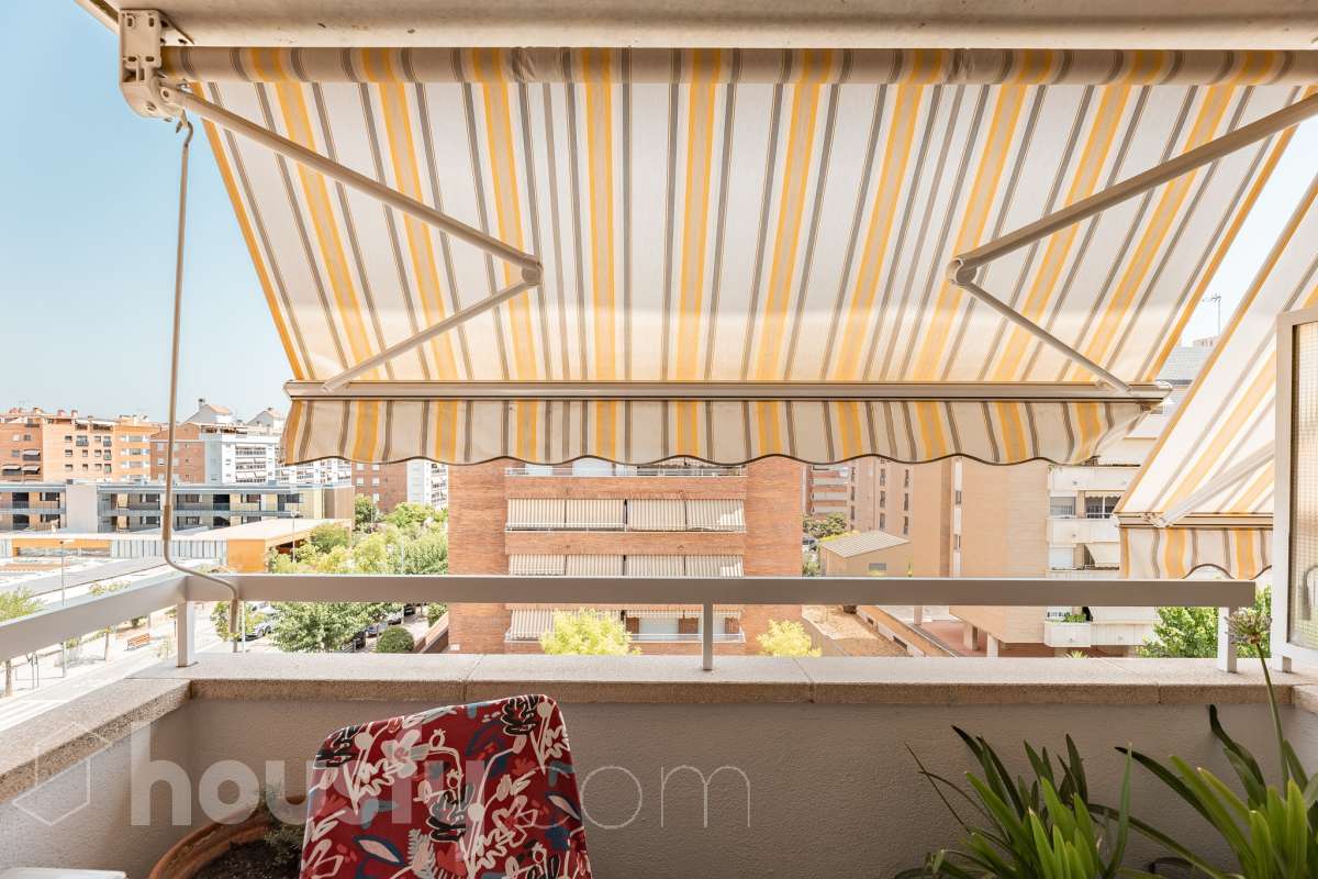 Piso completo y recién reformado, 4 habitaciones y 2 baños, cocina completamente equipada, totalmente exterior con inmejorable ubicación en-32