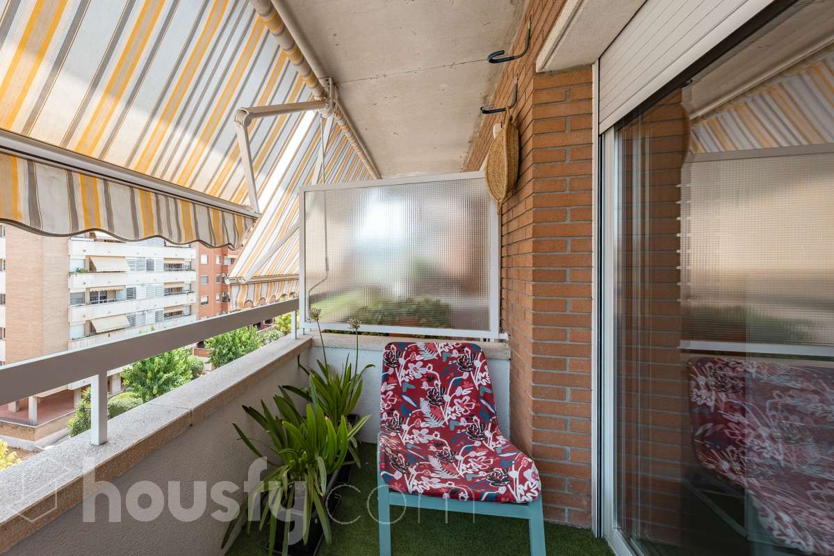 Piso completo y recién reformado, 4 habitaciones y 2 baños, cocina completamente equipada, totalmente exterior con inmejorable ubicación en-34