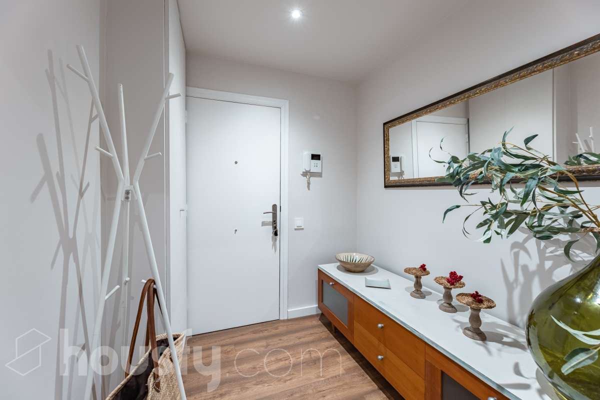 Piso completo y recién reformado, 4 habitaciones y 2 baños, cocina completamente equipada, totalmente exterior con inmejorable ubicación en-36