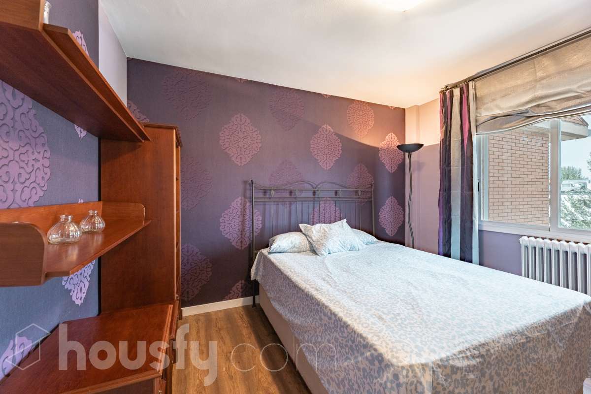 Piso completo y recién reformado, 4 habitaciones y 2 baños, cocina completamente equipada, totalmente exterior con inmejorable ubicación en-7