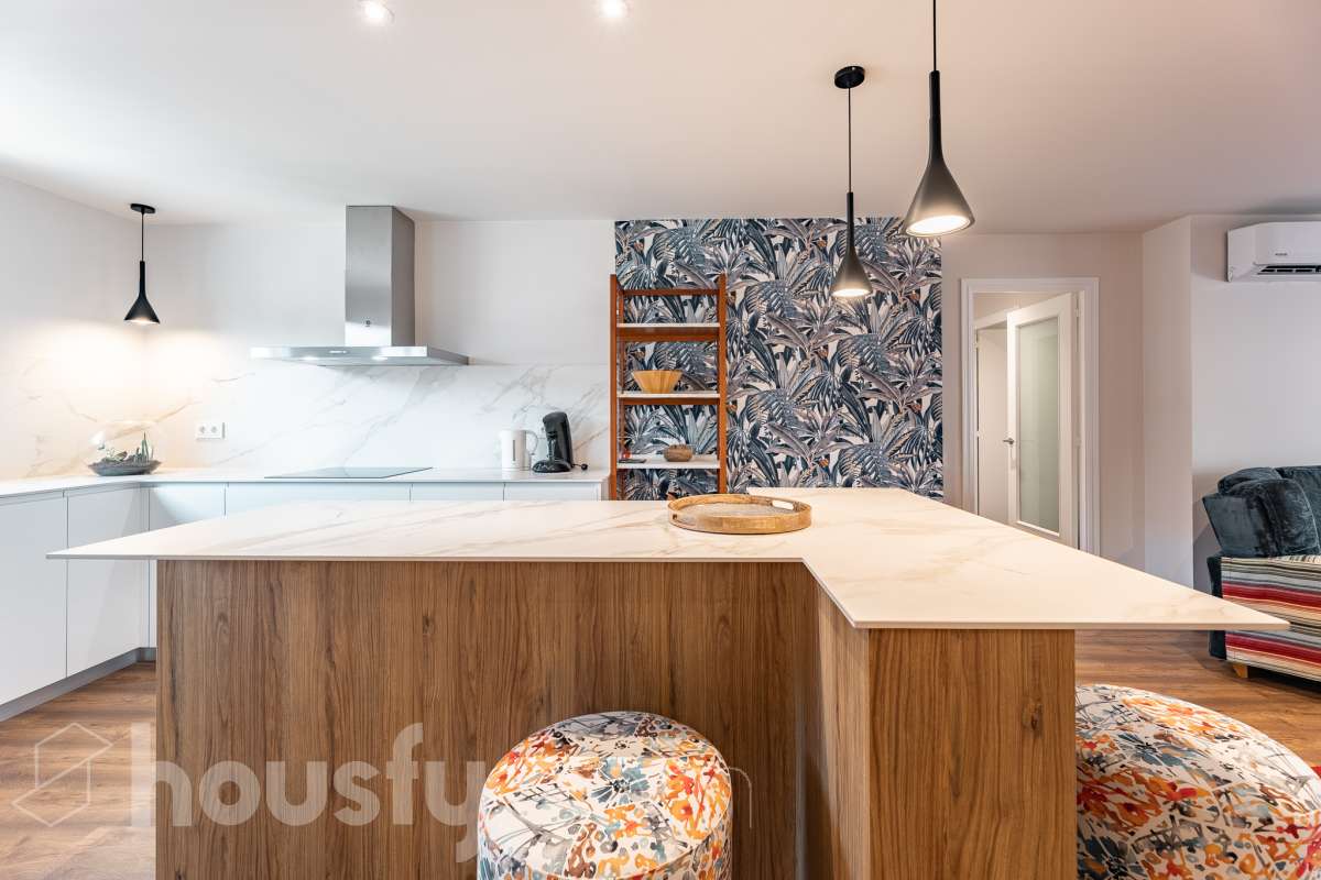 Piso completo y recién reformado, 4 habitaciones y 2 baños, cocina completamente equipada, totalmente exterior con inmejorable ubicación en-17