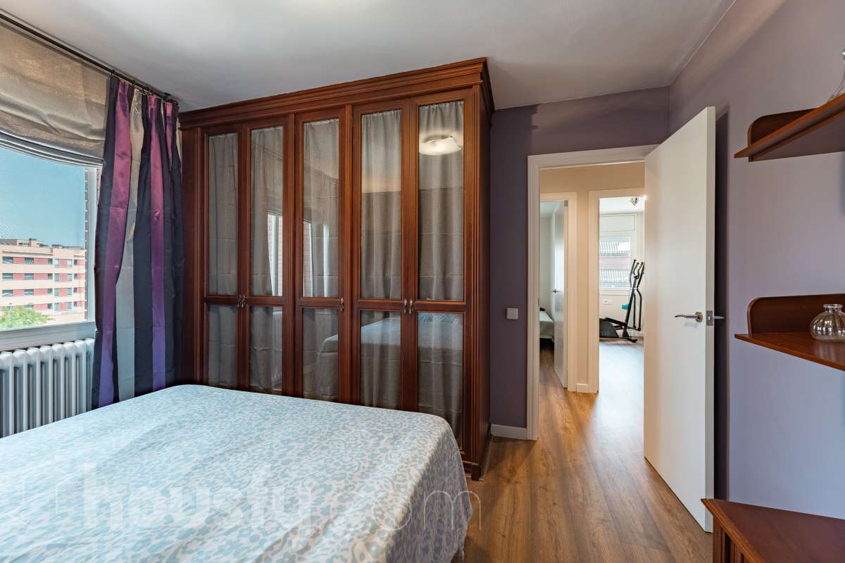 Piso completo y recién reformado, 4 habitaciones y 2 baños, cocina completamente equipada, totalmente exterior con inmejorable ubicación en-9