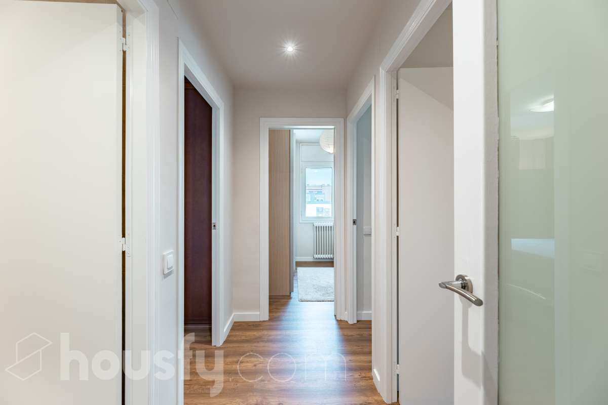 Piso completo y recién reformado, 4 habitaciones y 2 baños, cocina completamente equipada, totalmente exterior con inmejorable ubicación en-41