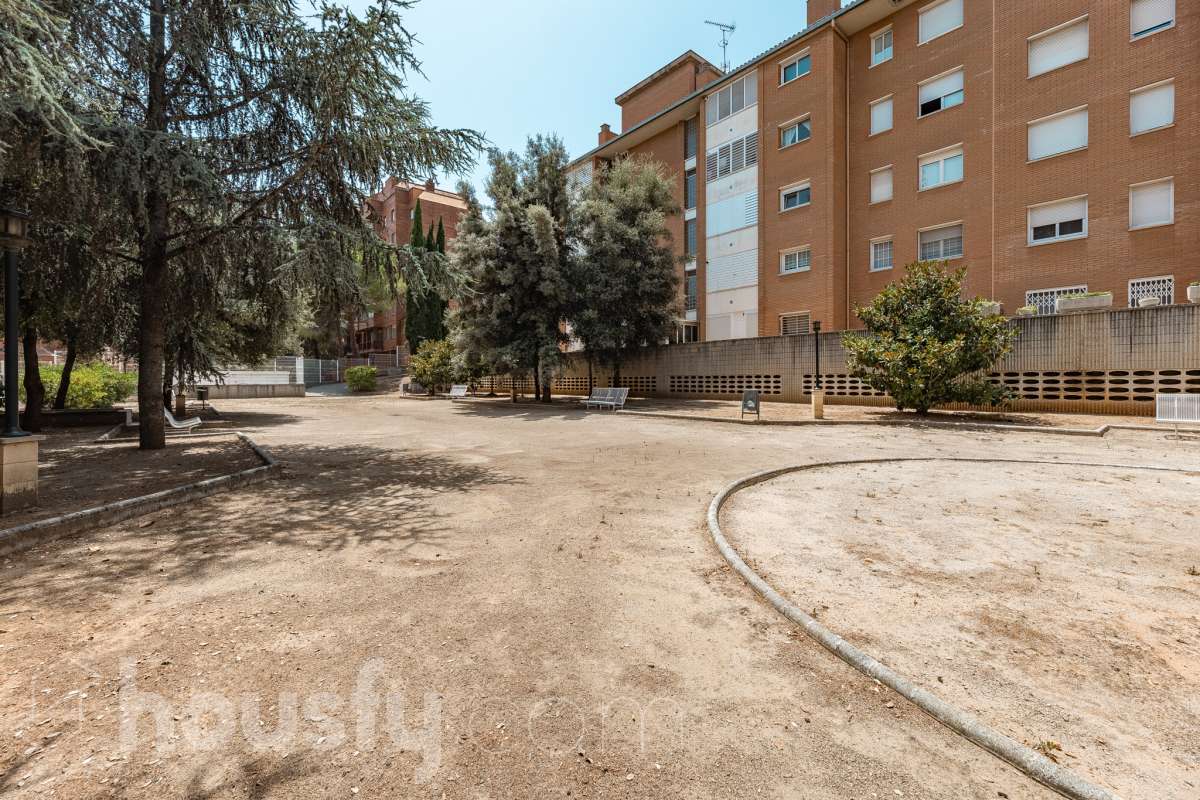Piso completo y recién reformado, 4 habitaciones y 2 baños, cocina completamente equipada, totalmente exterior con inmejorable ubicación en-47