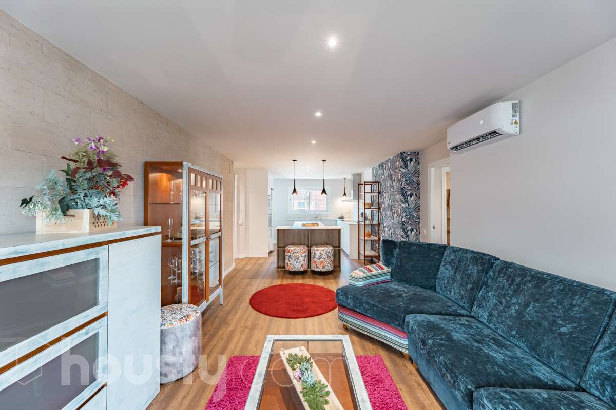 Piso completo y recién reformado, 4 habitaciones y 2 baños, cocina completamente equipada, totalmente exterior con inmejorable ubicación en