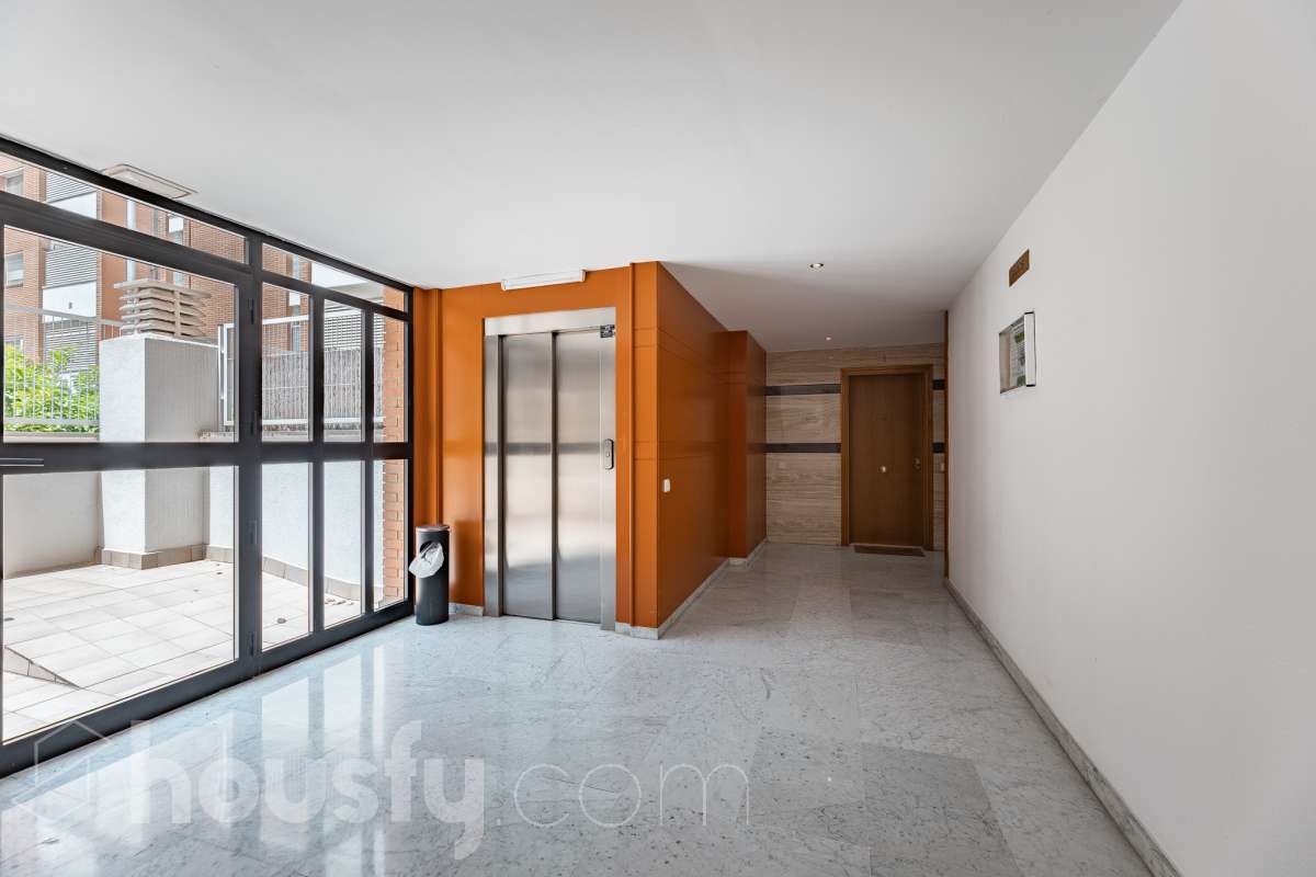 Piso completo y recién reformado, 4 habitaciones y 2 baños, cocina completamente equipada, totalmente exterior con inmejorable ubicación en-46