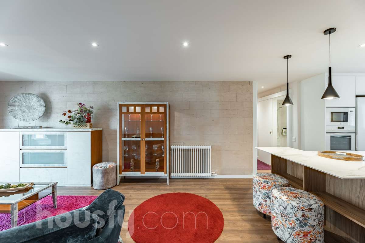 Piso completo y recién reformado, 4 habitaciones y 2 baños, cocina completamente equipada, totalmente exterior con inmejorable ubicación en-3