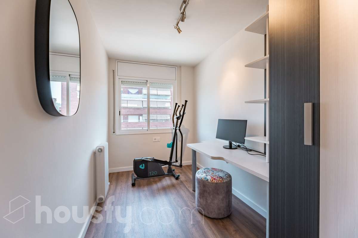 Piso completo y recién reformado, 4 habitaciones y 2 baños, cocina completamente equipada, totalmente exterior con inmejorable ubicación en-10