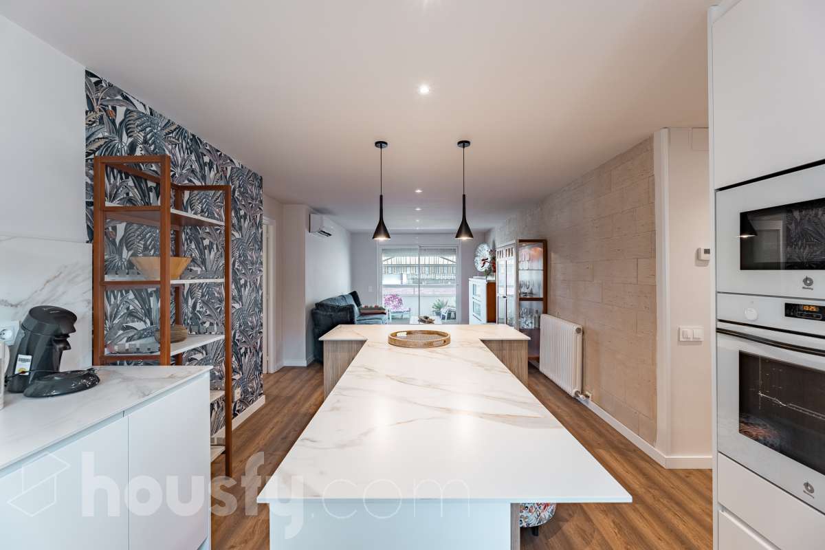 Piso completo y recién reformado, 4 habitaciones y 2 baños, cocina completamente equipada, totalmente exterior con inmejorable ubicación en-22