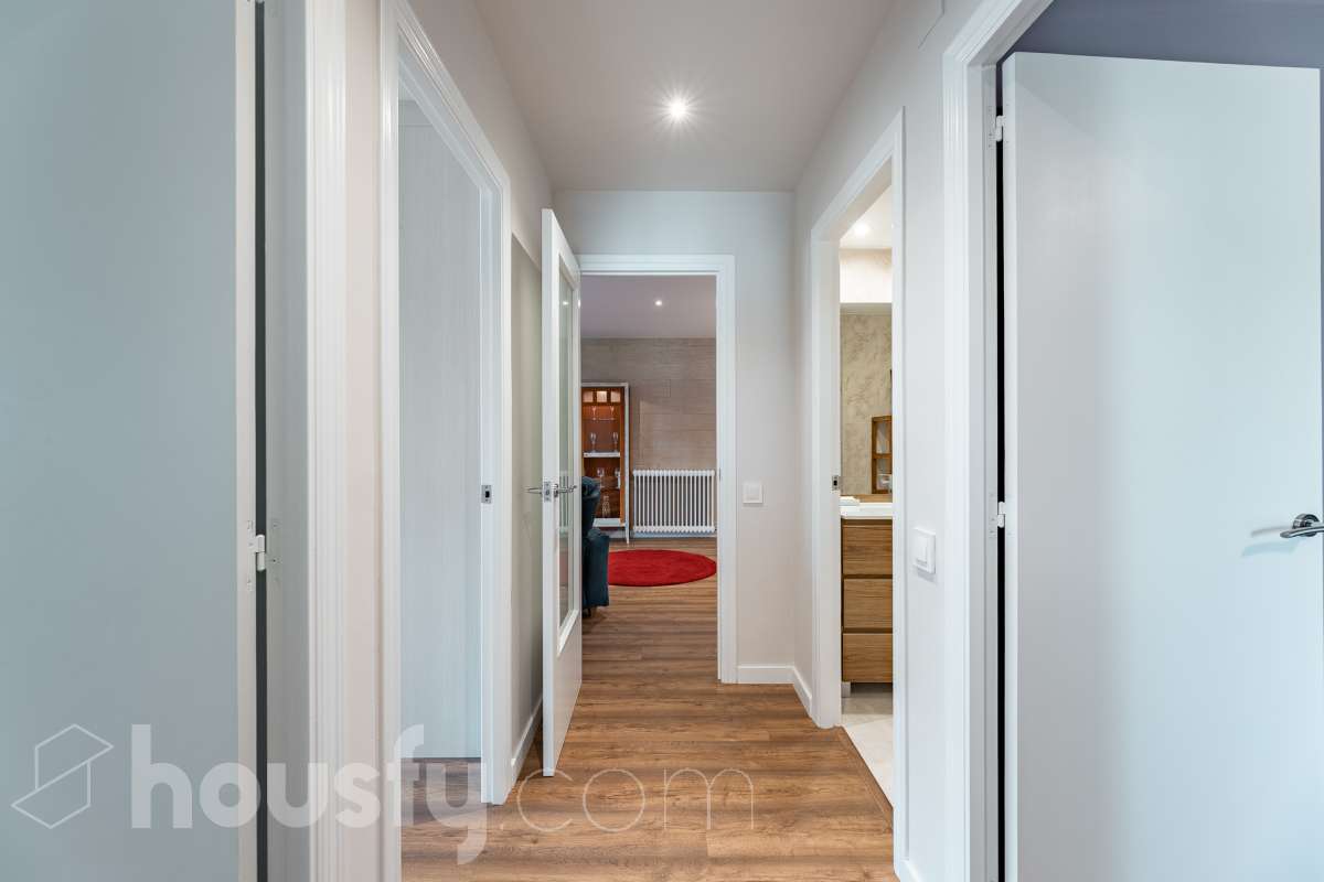 Piso completo y recién reformado, 4 habitaciones y 2 baños, cocina completamente equipada, totalmente exterior con inmejorable ubicación en-42