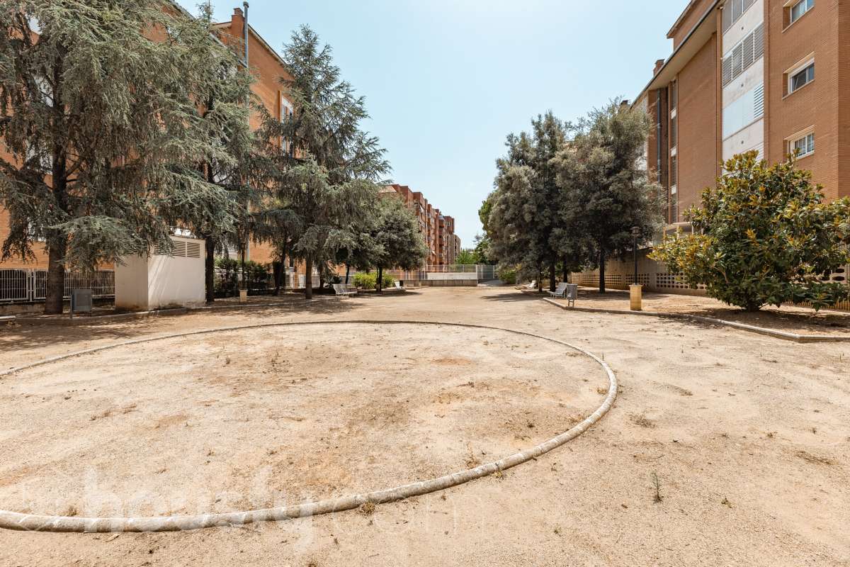 Piso completo y recién reformado, 4 habitaciones y 2 baños, cocina completamente equipada, totalmente exterior con inmejorable ubicación en-48