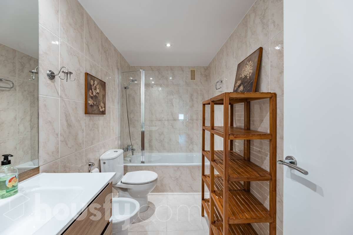 Piso completo y recién reformado, 4 habitaciones y 2 baños, cocina completamente equipada, totalmente exterior con inmejorable ubicación en-29