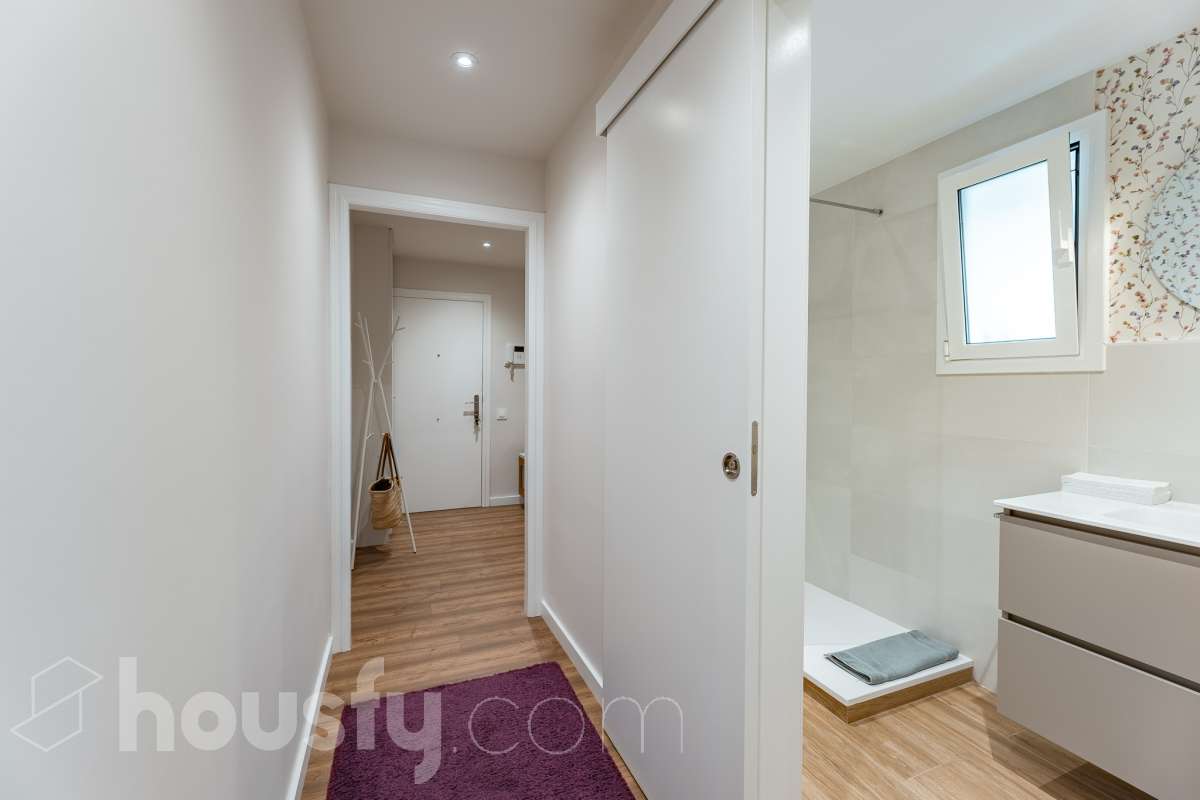 Piso completo y recién reformado, 4 habitaciones y 2 baños, cocina completamente equipada, totalmente exterior con inmejorable ubicación en-40