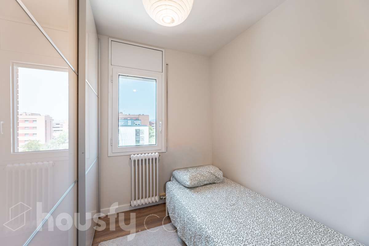 Piso completo y recién reformado, 4 habitaciones y 2 baños, cocina completamente equipada, totalmente exterior con inmejorable ubicación en-15