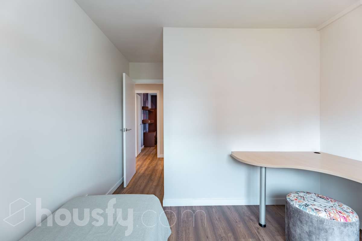 Piso completo y recién reformado, 4 habitaciones y 2 baños, cocina completamente equipada, totalmente exterior con inmejorable ubicación en-14