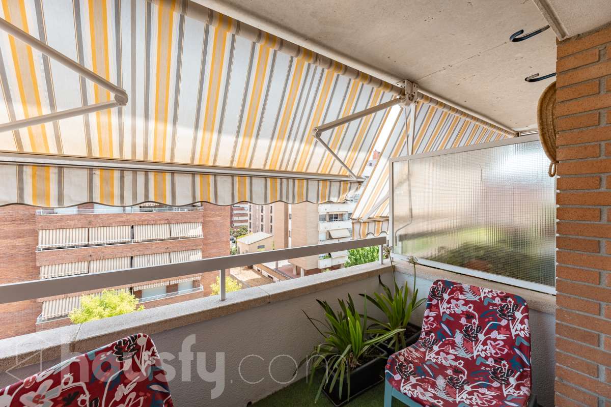Piso completo y recién reformado, 4 habitaciones y 2 baños, cocina completamente equipada, totalmente exterior con inmejorable ubicación en-31