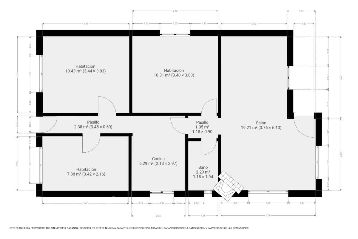 Housfy vende 🏡 amplia casa ubicada en Rubí, la cuál consta de 78m2 útiles (verificados con la Dirección General de Catastro). Construida en el año: 1974. Casa unifamiliar esquinera con piscina y amplio jardín en Ca n’Oriol, Rubí Te presentamos esta fantástica casa unifamiliar esquinera, situada en el barrio de Ca n’Oriol, en Rubí, ideal para quienes buscan tranquilidad, comodidad y disfrutar de espacios exteriores propios. La vivienda se distribuye en una sola planta, ofreciendo una distribución práctica y funcional. Dispone de un acogedor salón-comedor con chimenea, perfecto para disfrutar de momentos en familia, tres dormitorios, un baño completo y cocina. En el exterior encontrarás un agradable porche, piscina y un amplio espacio al aire libre para disfrutar del buen tiempo, organizar reuniones con familiares y amigos o crear tu propio rincón de relax. La propiedad cuenta con una superficie total de jardín de 392 m², que incluye el jardín propio de la vivienda y una parcela colindante, aportando un interesante espacio exterior con múltiples posibilidades. Además, disfruta de una ubicación práctica, con transporte público cercano y todos los servicios a tu alcance, como supermercados, farmacias, escuelas y comercios, facilitando el día a día sin necesidad de grandes desplazamientos. Una oportunidad ideal para quienes desean vivir en una casa independiente, sin escaleras y con jardín y piscina, en una zona residencial de Rubí. ¡Ven a descubrir todo su potencial y encuentra tu próximo hogar! Distribución de estancias -Salón-comedor -3 Dormitorios -1 Baño -Cocina equipada Características específicas -Ascensor -Armario -Aire acondicionado -Amueblado -Calefacción -Balcón -Terraza -Piscina -Jardín privado -1 Plaza de garaje Zona y entorno Respecto a la ubicación, se sitúa en Rubí, municipio de Barcelona. Esta propiedad se encuentra cerca de transporte público, colegios, supermercados y farmacias. Aviso legal El precio de venta no incluye gastos de la compraventa como notaría, registro, impuestos, ni tampoco honorarios agencia. Esta publicación no es vinculante. Consulta siempre la nota simple con Housfy antes de formalizar la compraventa. Sobre nosotros Housfy es la plataforma integral de servicios inmobiliarios. Nuestra combinación de expertos y tecnología pone al alcance de todo el mundo servicios cómodos, claros y seguros. AICAT número: 7922. Nos encargamos de la gestión y asesoramiento de la compra. ¡Olvídate de todo! Hacemos los trámites por ti. Y, si además necesitas financiación, ponemos a tu disposición un bróker hipotecario para ayudarte a conseguir las mejores condiciones para tu perfil económico. ¿Quieres visitarla? Contacta con Housfy y agenda tu visita sin compromiso. Más información en: housfy.com En cumplimiento de la Ley 8/2026 en Cataluña, el certificado de presencia o ausencia de amianto se encuentra en proceso de tramitación.-41