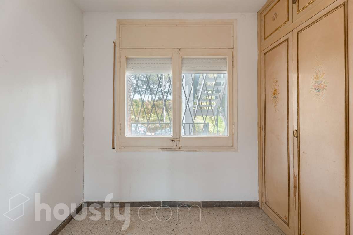 Oportunidad en Vallpineda: luminoso piso con terraza-10