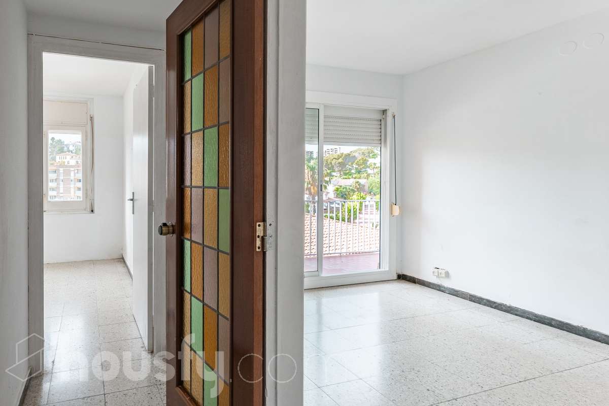 Oportunidad en Vallpineda: luminoso piso con terraza-25