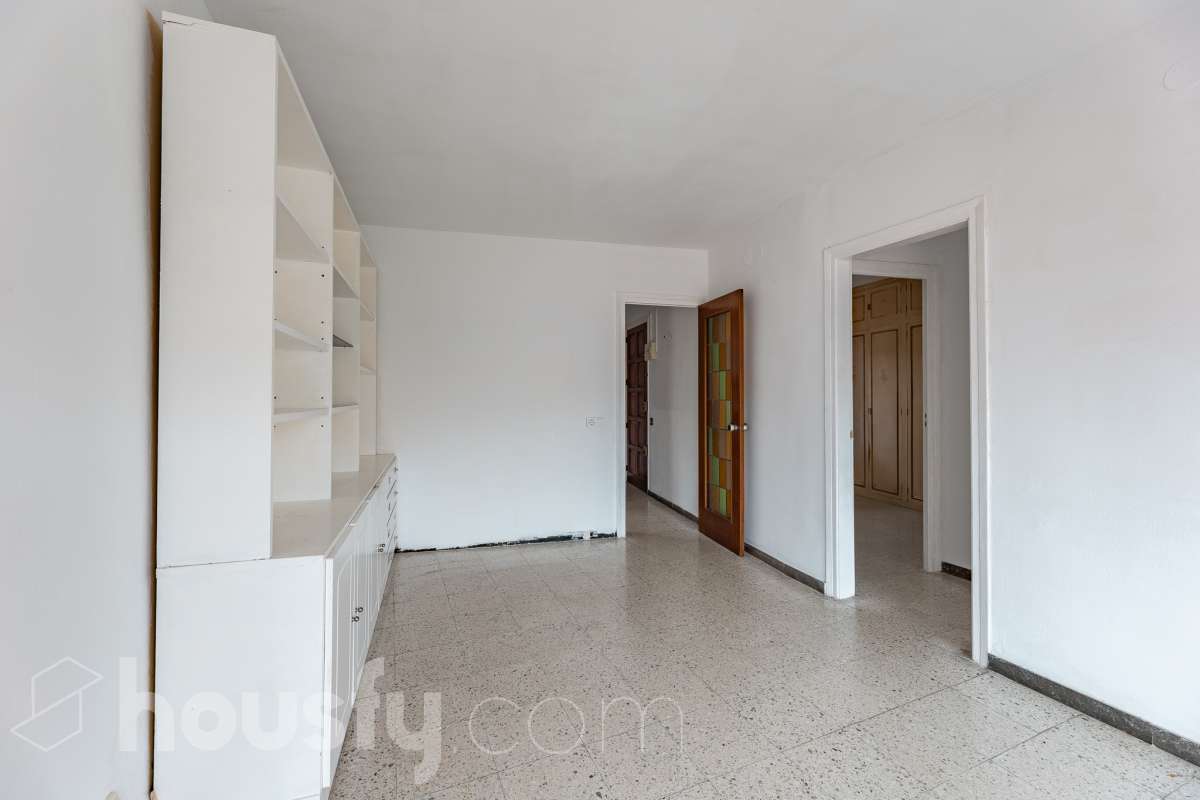Oportunidad en Vallpineda: luminoso piso con terraza-7