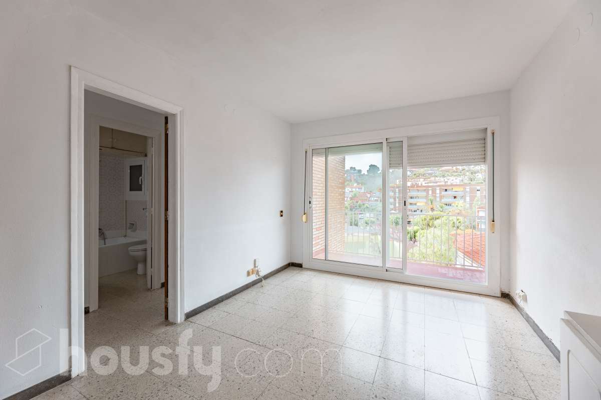 Oportunidad en Vallpineda: luminoso piso con terraza-6