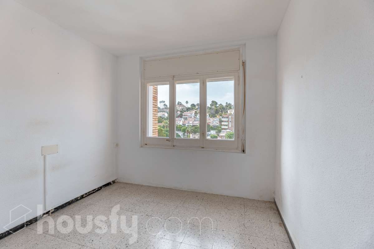 Oportunidad en Vallpineda: luminoso piso con terraza-13