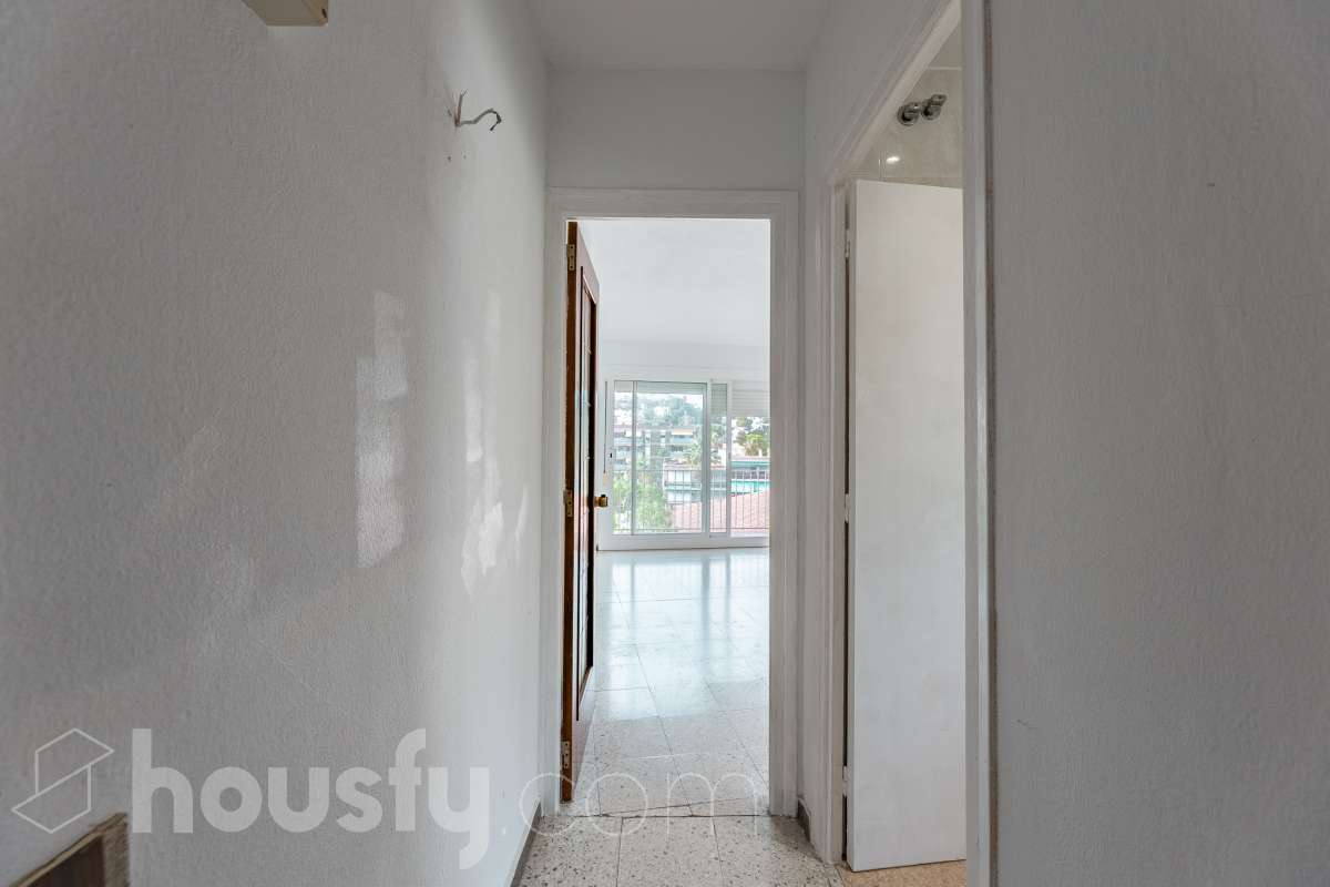 Oportunidad en Vallpineda: luminoso piso con terraza-23