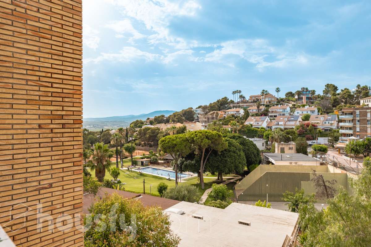 Oportunidad en Vallpineda: luminoso piso con terraza-28