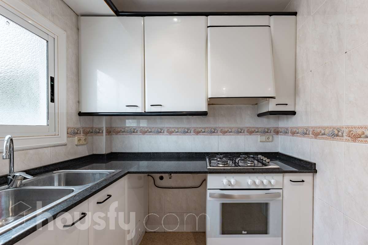 Oportunidad en Vallpineda: luminoso piso con terraza-18
