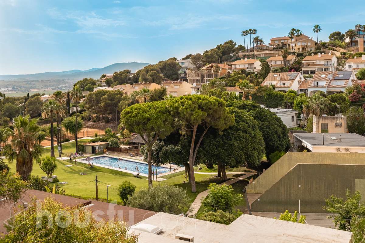 Oportunidad en Vallpineda: luminoso piso con terraza-29