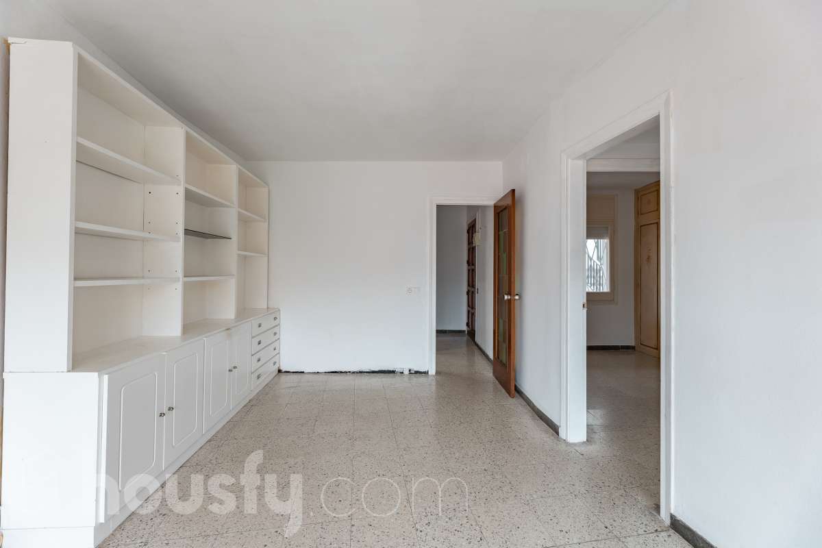 Oportunidad en Vallpineda: luminoso piso con terraza-8